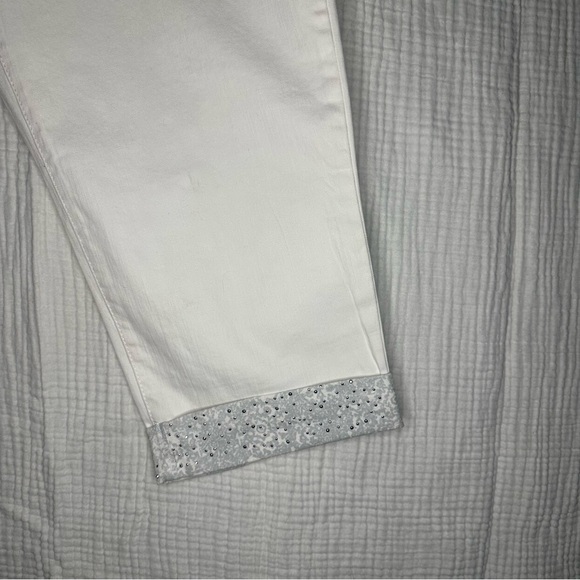Gloria Vanderbilt Women's Mid Rise Jordyn CAPRI JEANS White Rhinestones NWT 16 - Picture 7 of 16